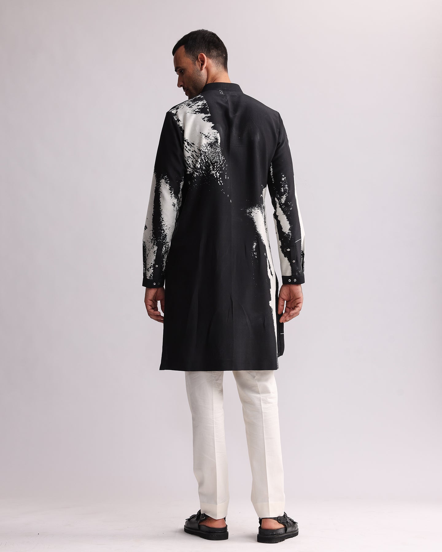 COUNTRYMADE Kurtas Charcoal Shadow Kurta noir en soie Chanderi