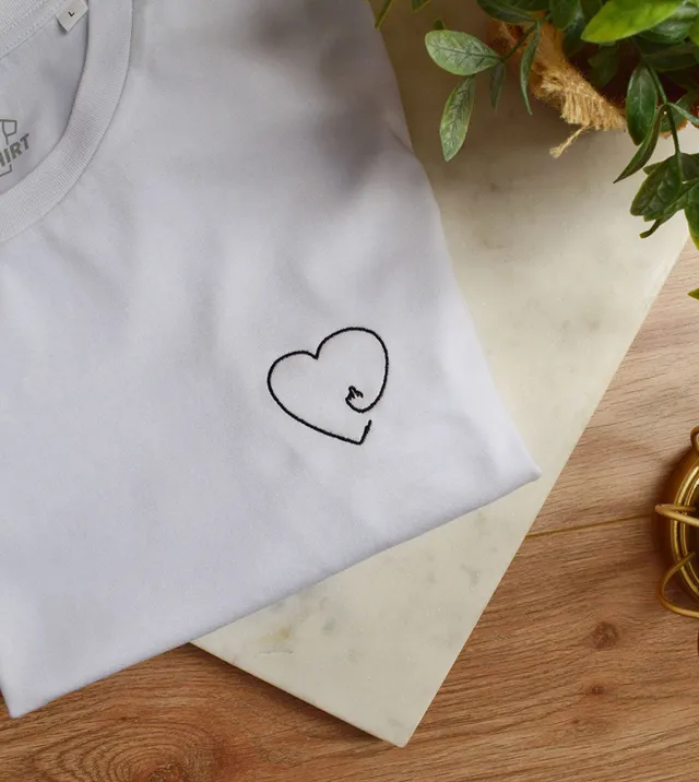 Juste Un T-shirt T-shirts Brodés T-shirt brodé L'amour vache blanc coton bio