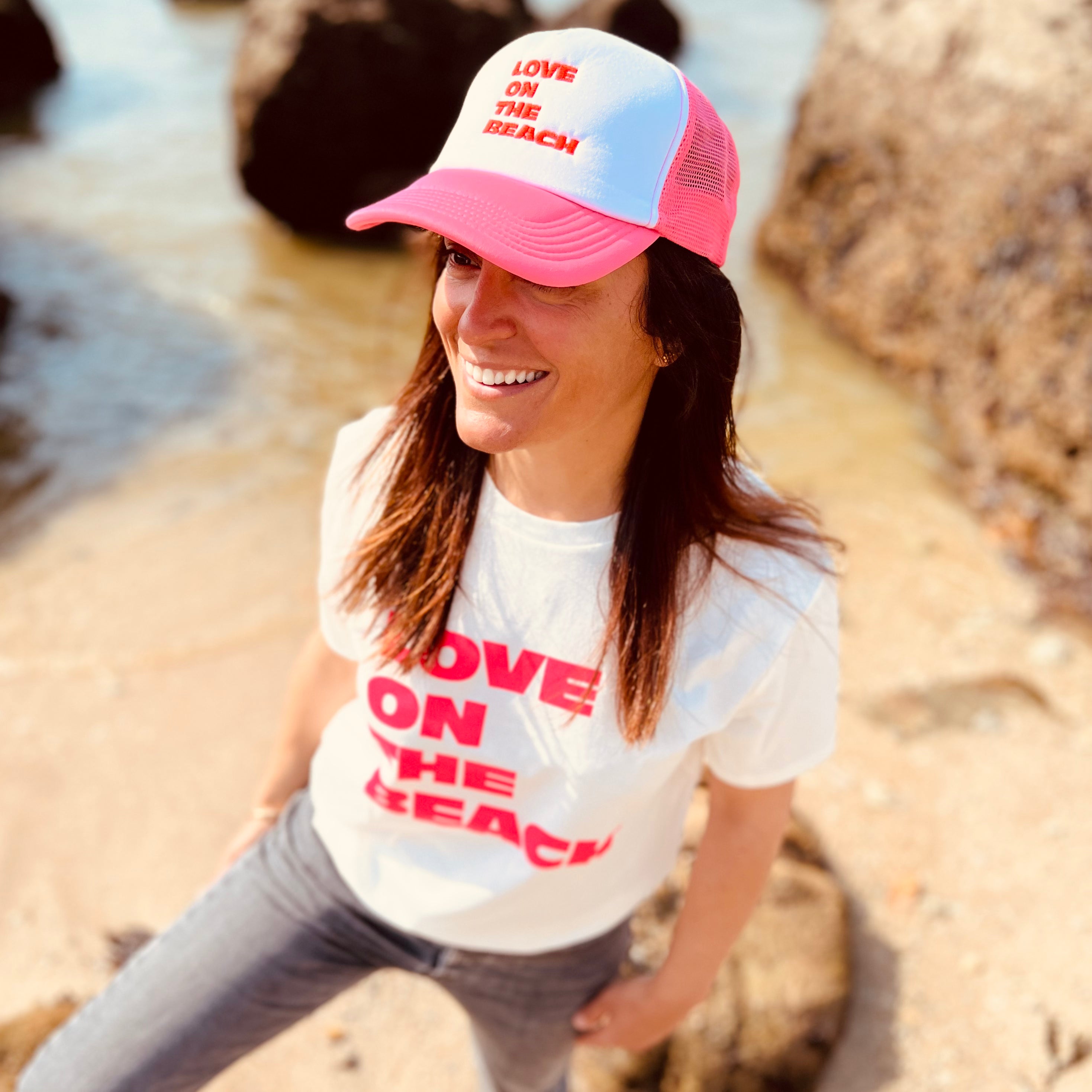 PANTRUCHE Casquettes LOVE ON THE BEACH casquette rose fluo trucker