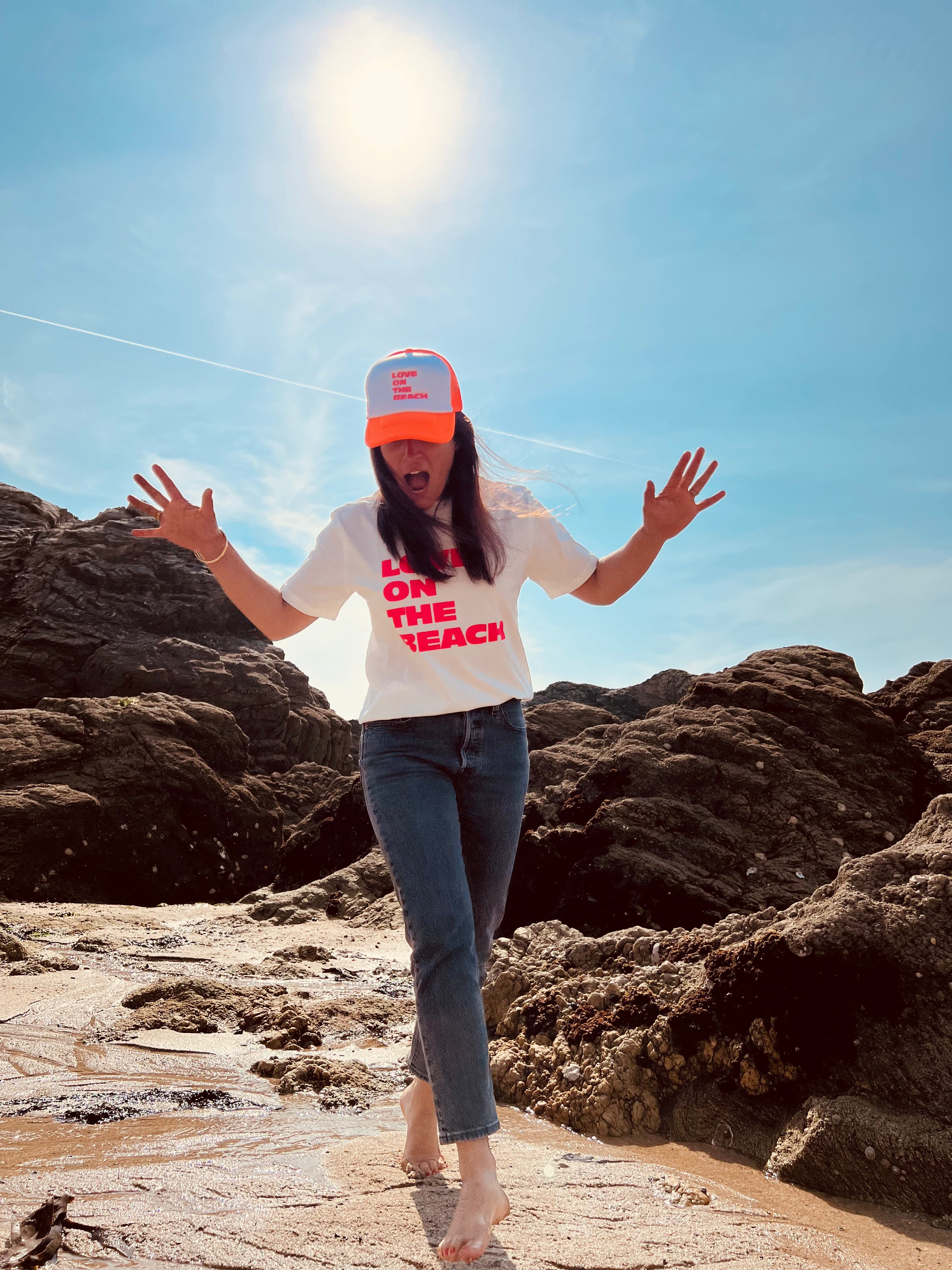 PANTRUCHE Casquettes Casquette LOVE ON THE BEACH orange fluo trucker