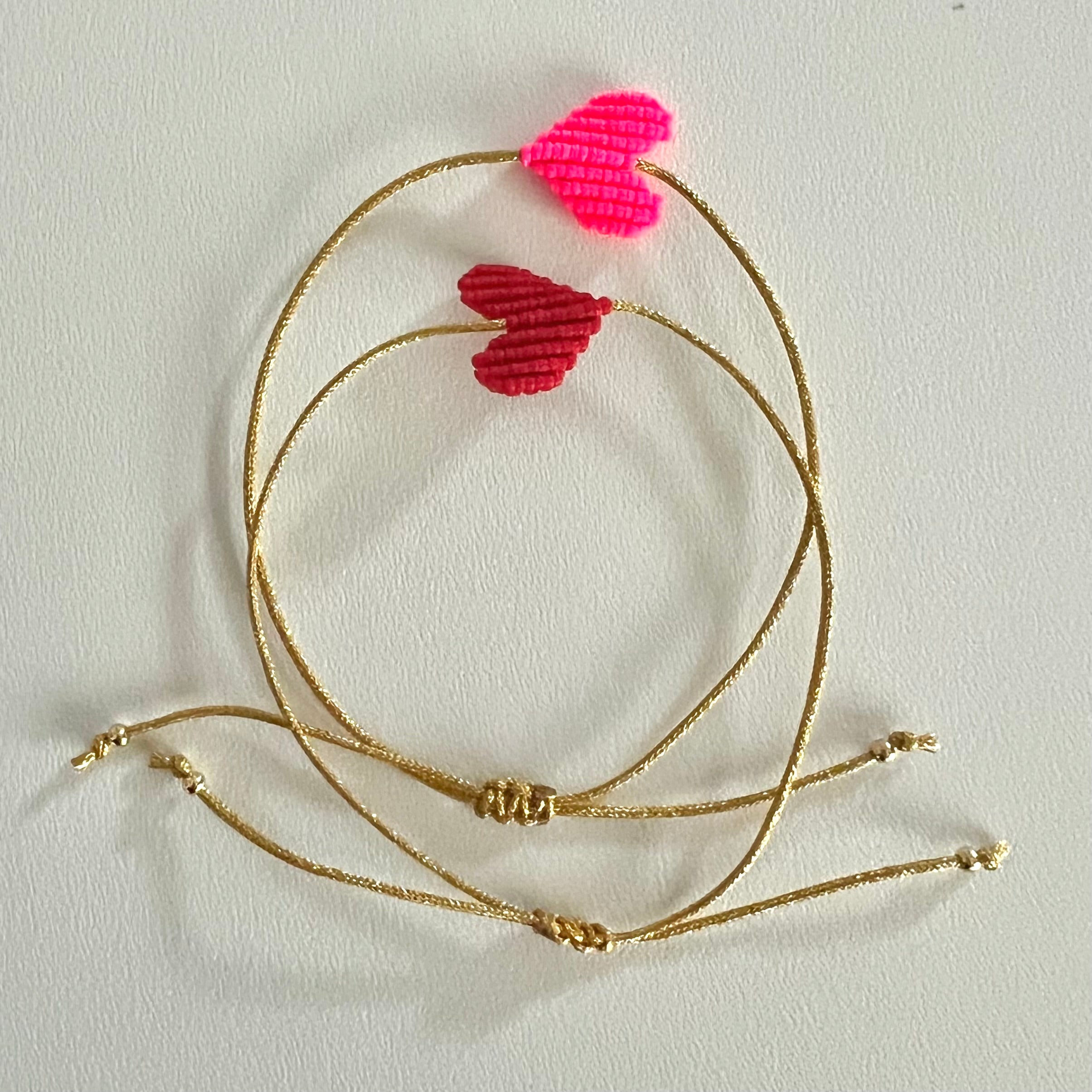 PANTRUCHE Bracelet Bracelet cœur macramé doré rose ou rouge