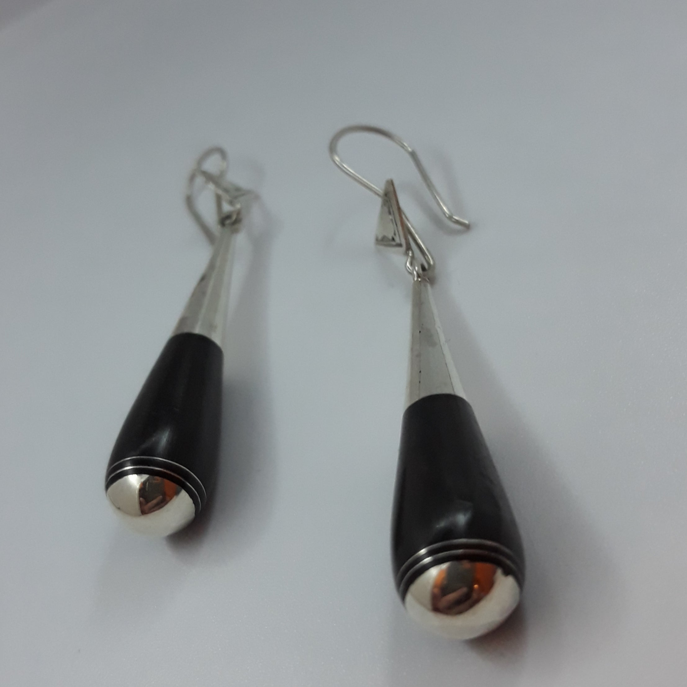 Sourire Multicolore Boucles d’oreilles massues boucles longues ébène et argent