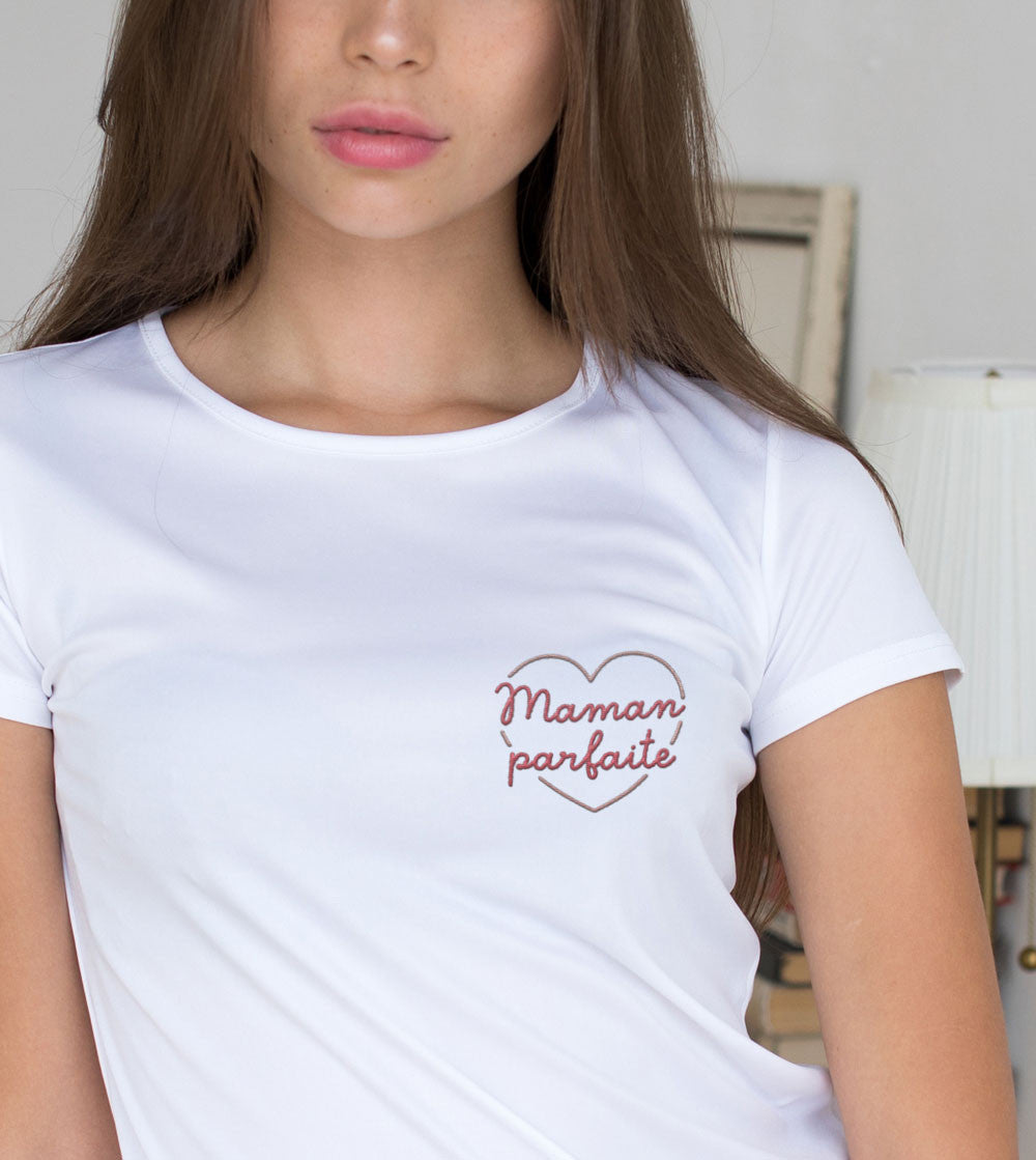 Juste Un T-shirt T-shirts Brodés Maman Parfaite brodé blanc