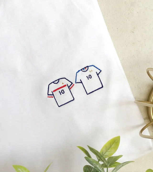 Juste Un T-shirt T-shirts Brodés Champion du Monde t-shirt brodé blanc football