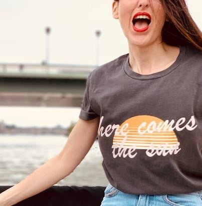 PANTRUCHE T-shirts Here comes the sun T-shirt carbone S–L coton bio