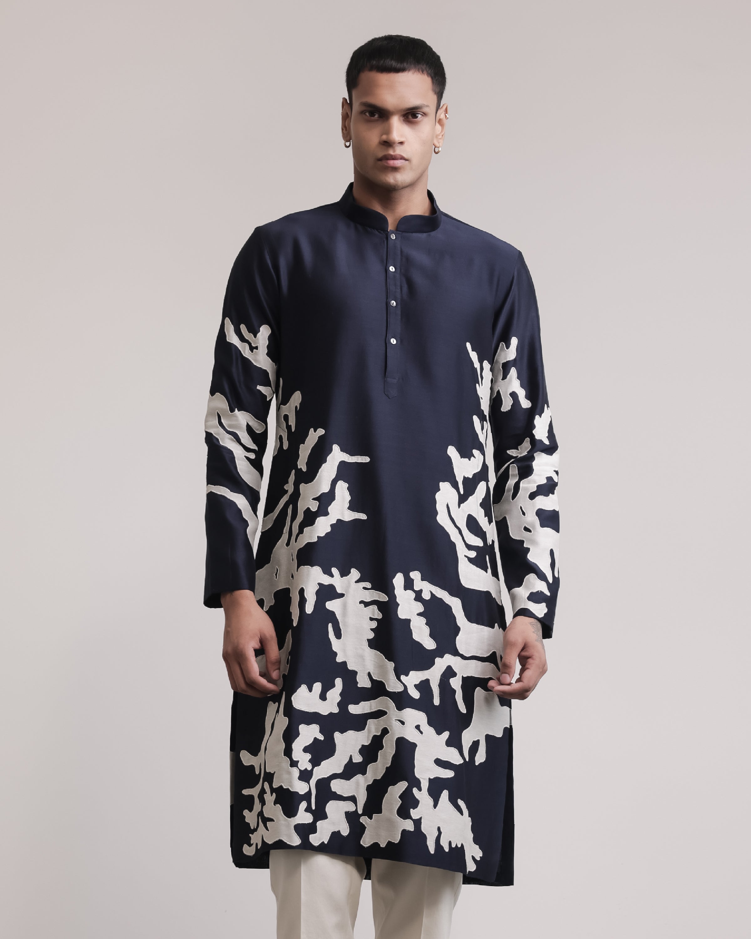 COUNTRYMADE Kurtas Eroded Camo Applique Kurta Set en soie chanderi