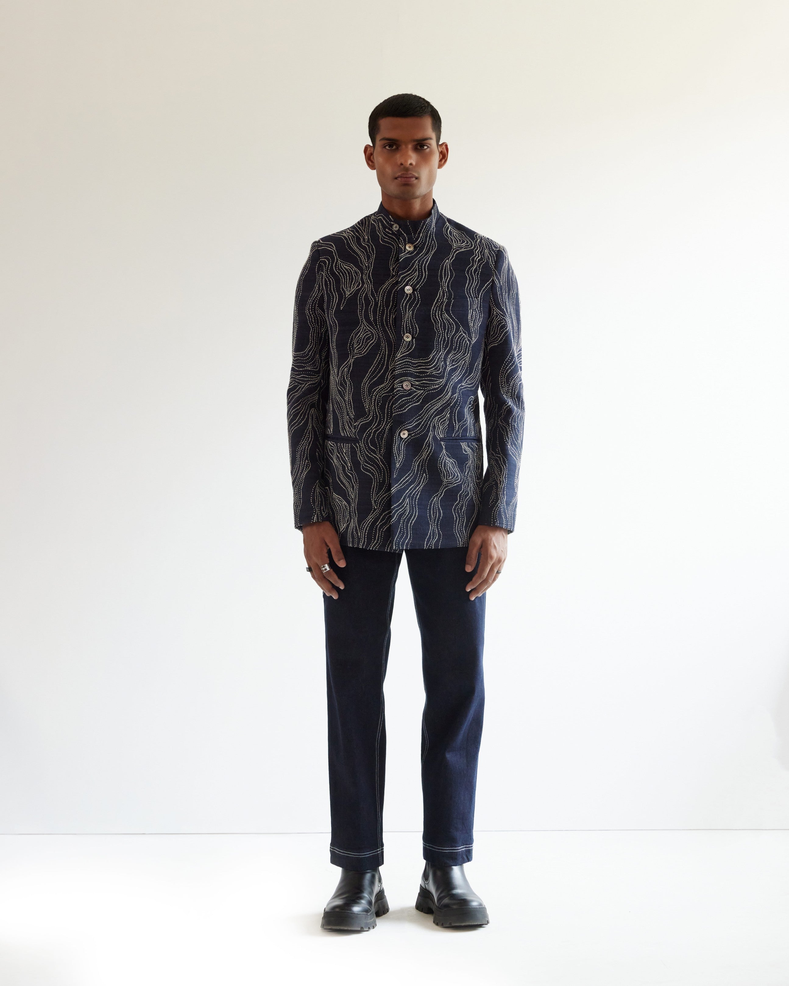 COUNTRYMADE Nehru Jackets Infinity hand-embroidered Bandhgala veste bleu marine en soie