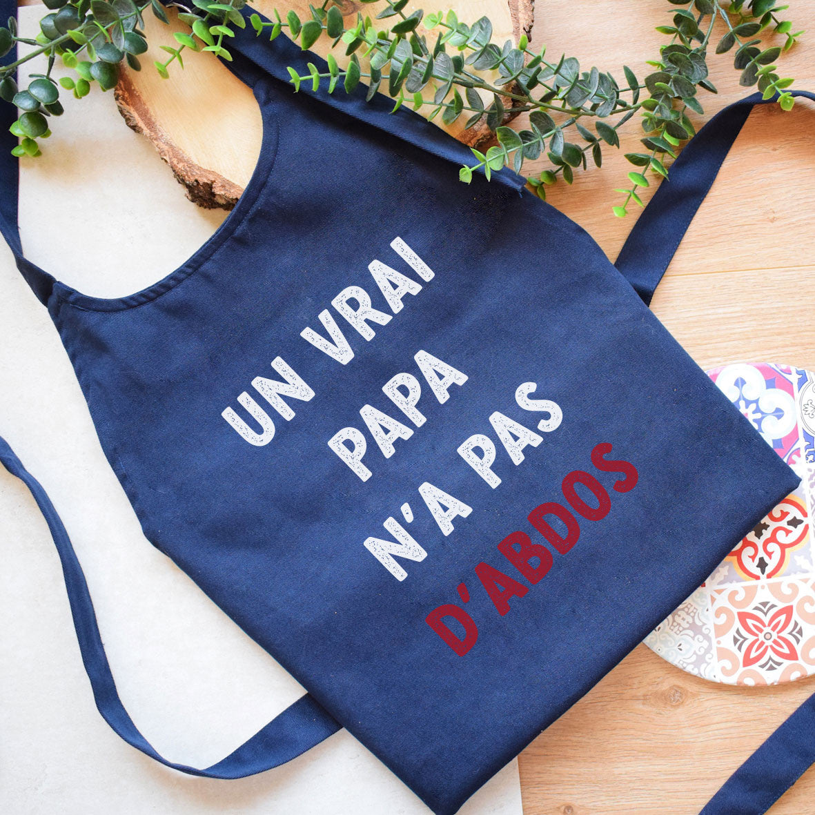 Juste Un T-shirt Tabliers Un vrai papa n'a pas d'abdos tablier humour papa