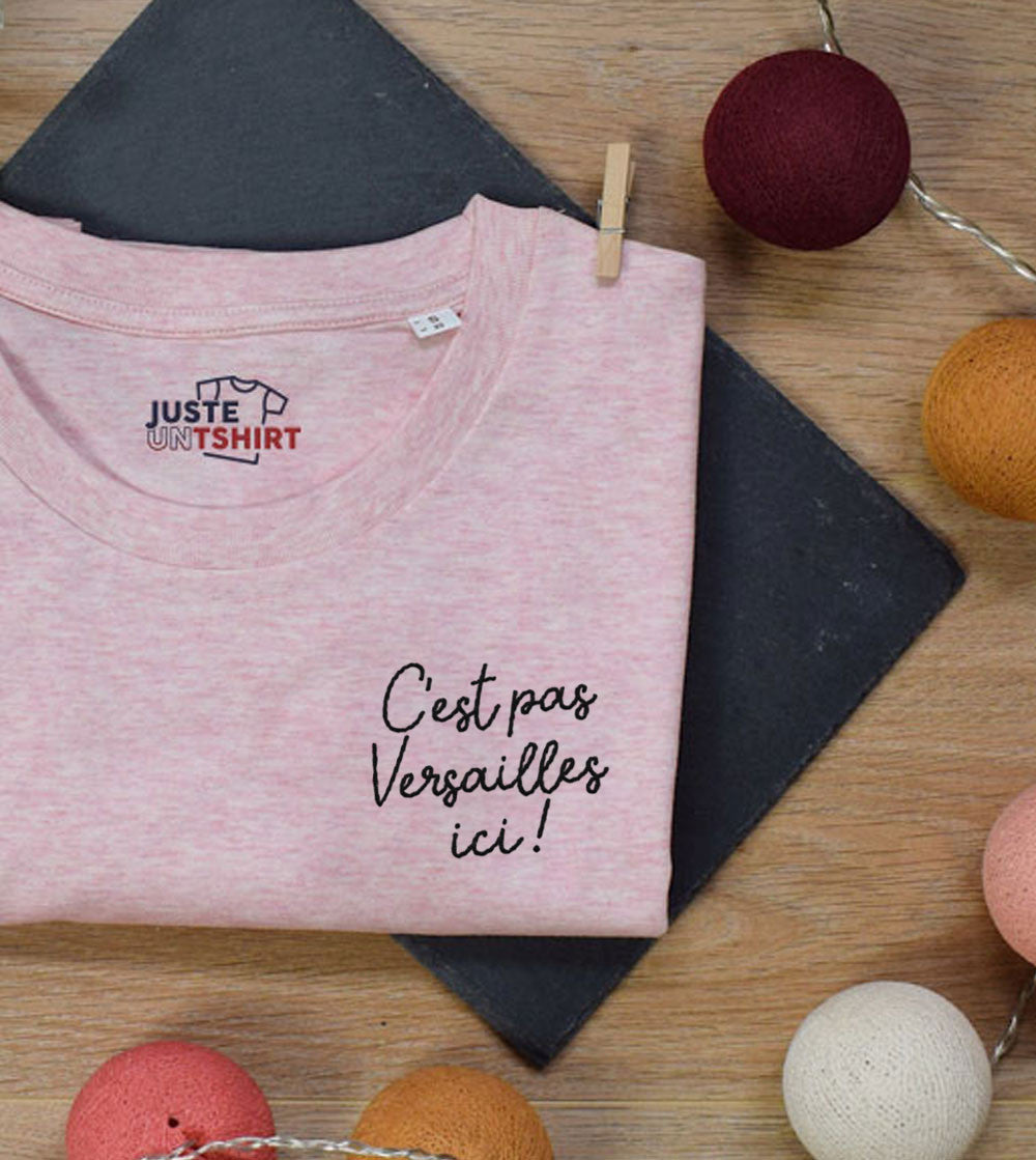 Juste Un T-shirt T-shirts Brodés C'est pas Versailles ici t-shirt blanc humour